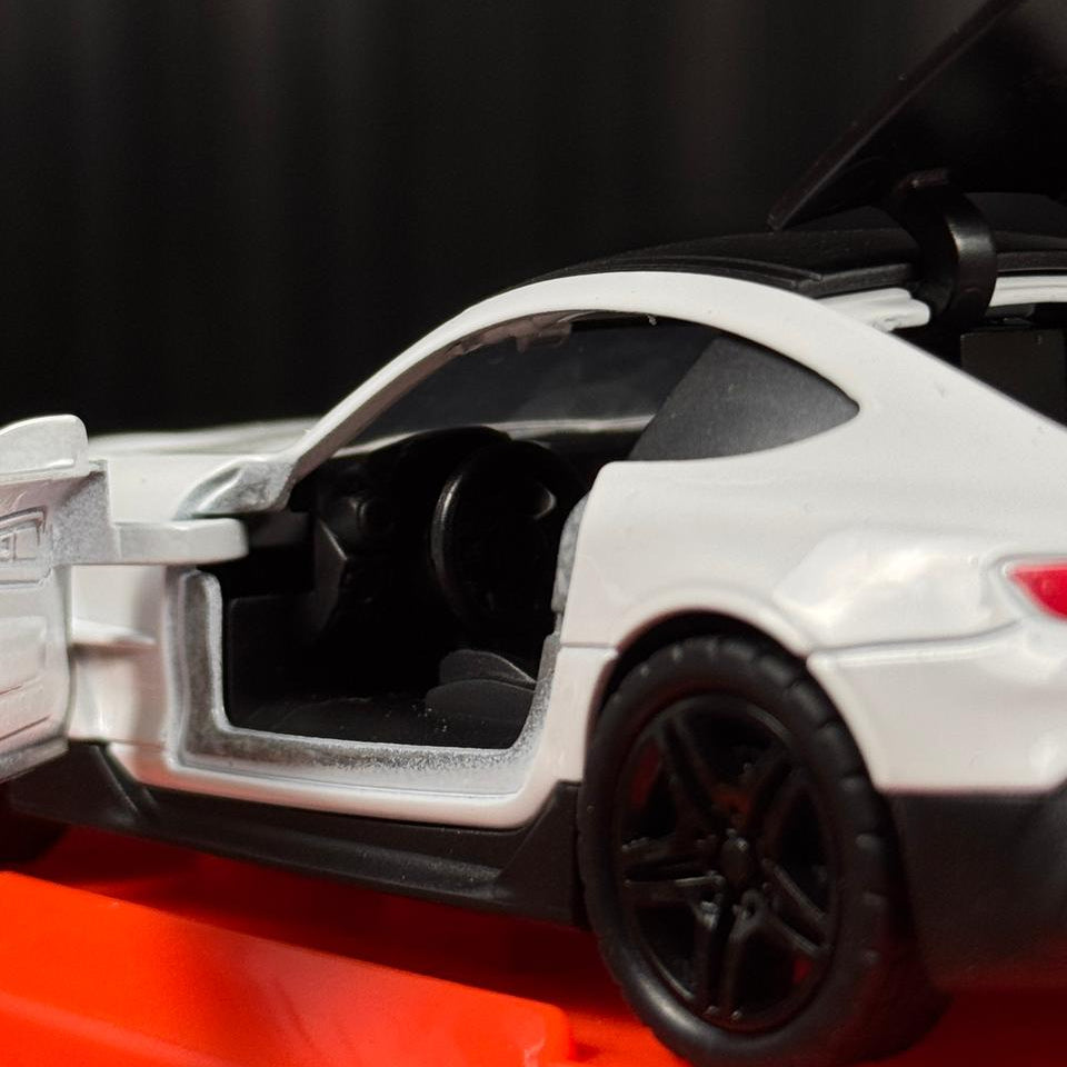 Mercedes AMG GTR Premium 1:36 Die-Cast (Random Color | W36888)