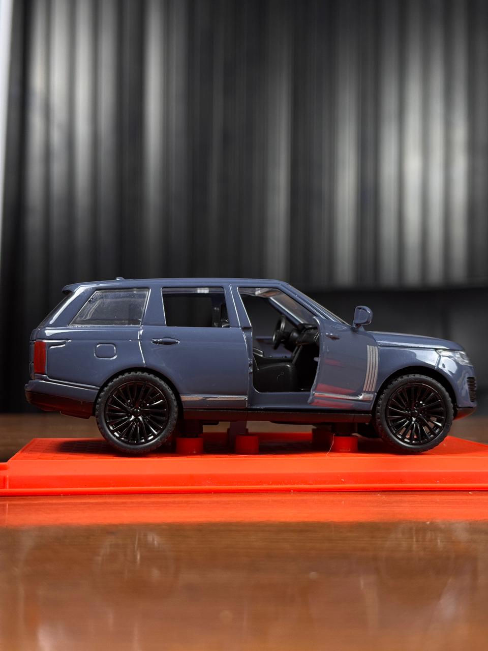 Range Rover Vogue 1:36 Premium Die-Cast (Random Color | W36888)