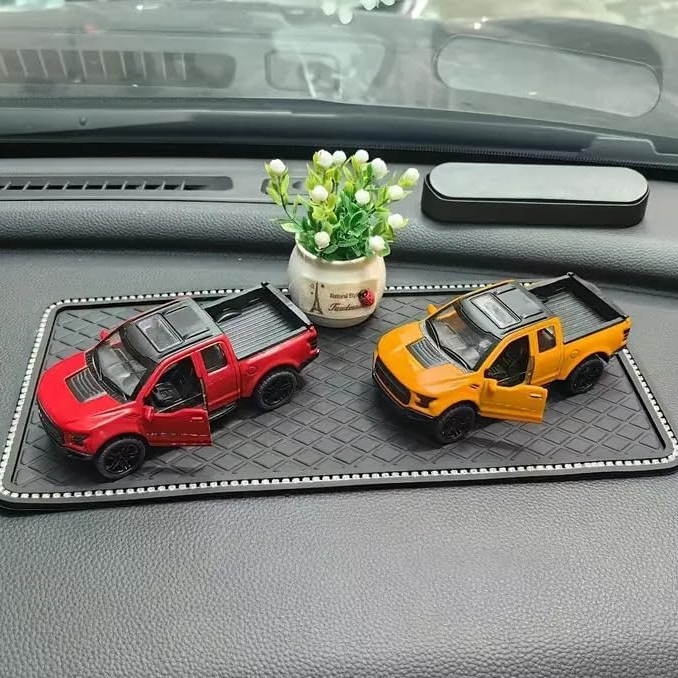 Pull-Back Luxury Metal 1:32 Scale Die-Cast Trucks (Random Colors)