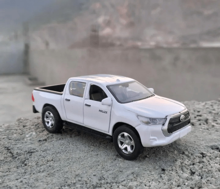 Pull-Back Metal Diecast 4x4 Revo Hilux For Kids (JG2617A-12)