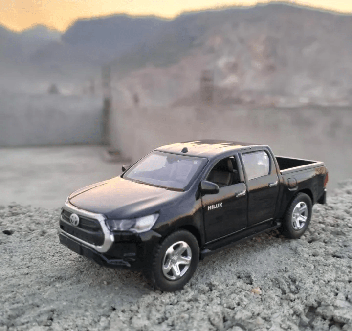 Pull-Back Metal Diecast 4x4 Revo Hilux For Kids (JG2617A-12)