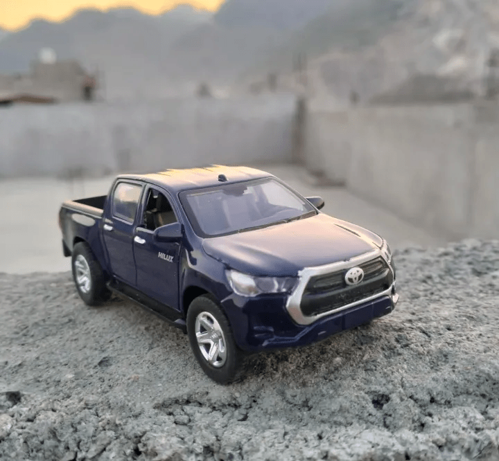 Pull-Back Metal Diecast 4x4 Revo Hilux For Kids (JG2617A-12)